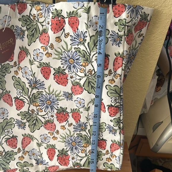 Strawberries floral Tote Bag with Blue Handles, NWT - Picture 6 of 7